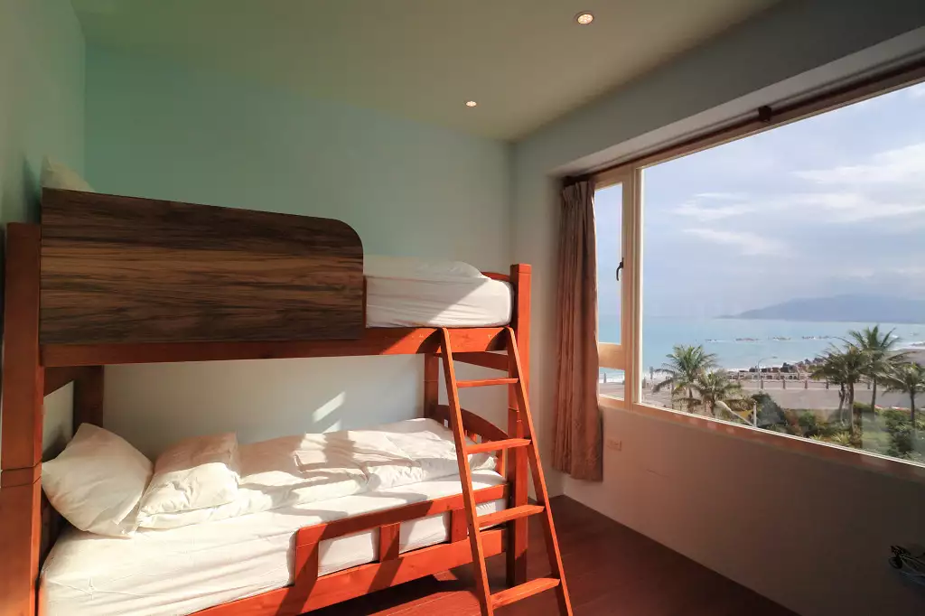 被浪打到民宿-四人海景C款套房 被浪打到民宿-四人海景C款套房