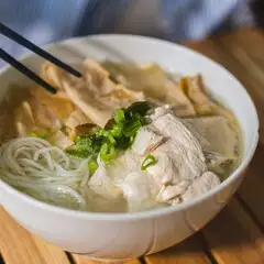 過橋雞湯米線